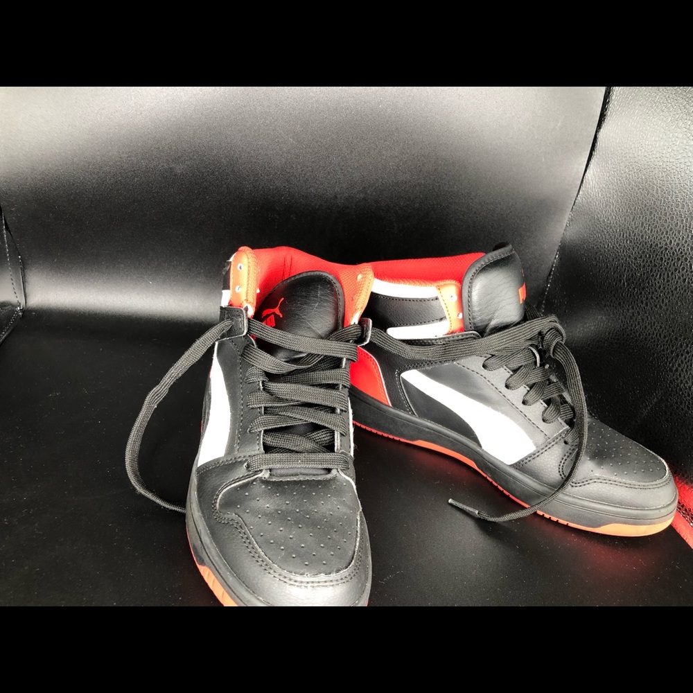 Kids puma sneakers